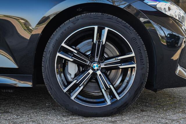 BMW 3-SERIE Touring 330i xDrive M-Sport ACC HiFi Stoelverwarming Apple