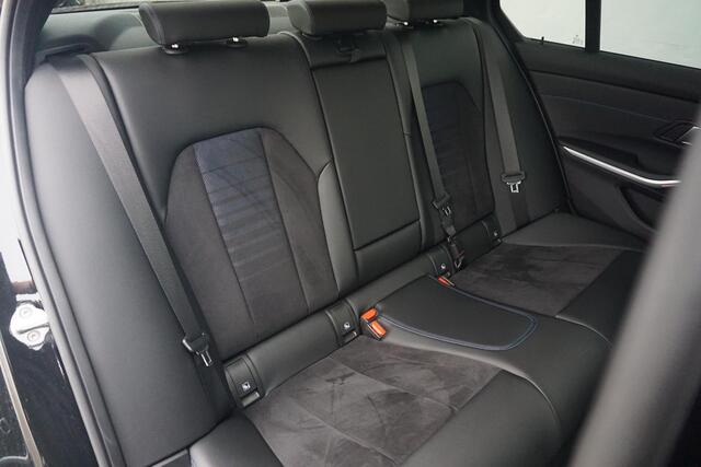 BMW 3-SERIE Sedan 320e M Sportpakket 19'' / Schuif-/kanteldak / Stuurwiel verwarming / Carbon M Performance pakket / Ekris Selection