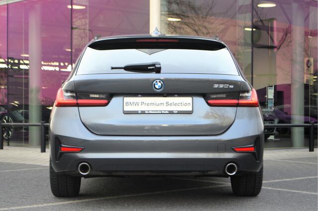 BMW 3-SERIE Touring 330e Automaat / Comfort Access / Achteruitrijcamera / Laserlight / Head-Up / Cruise Control