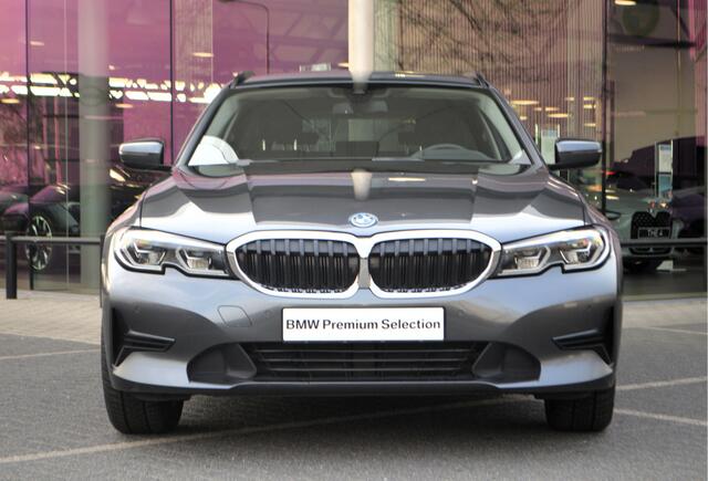 BMW 3-SERIE Touring 330e Automaat / Comfort Access / Achteruitrijcamera / Laserlight / Head-Up / Cruise Control