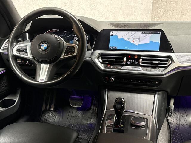 BMW 3-SERIE 320i M Sport 184Pk Automaat (APPLE CARPLAY, M PAKKET, LEDER/ALCANTARA, STOELVERWARMING, SPORTSTOELEN, GETINT GLAS, SFEERVERLICHTING, FLIPPERS, NIEUWE APK, NIEUWSTAAT)