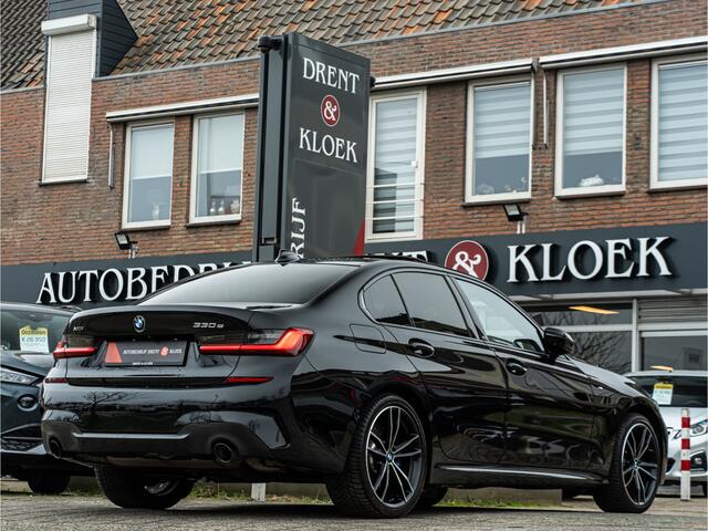 BMW 3-SERIE 330e xDrive High Exe M-Sport PANO HARMAN KARDON 360 CAMERA MEMORY STOEL TREKHAAK BOMVOL!!