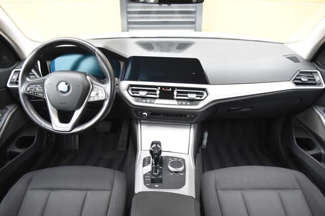 BMW 3-SERIE 330i Executive Edition * Harman / Kardon * Live Cockpit Proffesional * Camera *