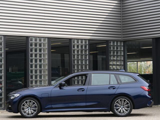 BMW 3-SERIE Touring 330e xDRIVE HIGH EXECUTIVE/ M-SPORT/ PANORAMADAK/ COPILOT PACK/ H&K AUDIO/ TREKHAAK