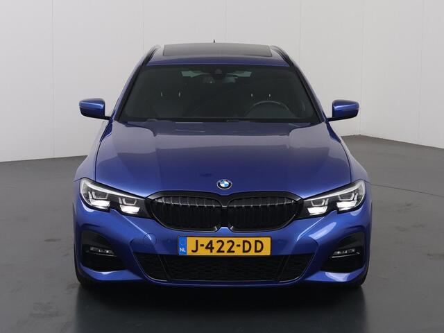 BMW 3-SERIE Touring 330i Executive Edition | M-Pakket | Panoramadak | Parkeerpakket | HUD | DAB | Hifi Speakersysteem | Sportstoelen | Rijassistentiepakket | LED | Interieurverlichtingspakket |