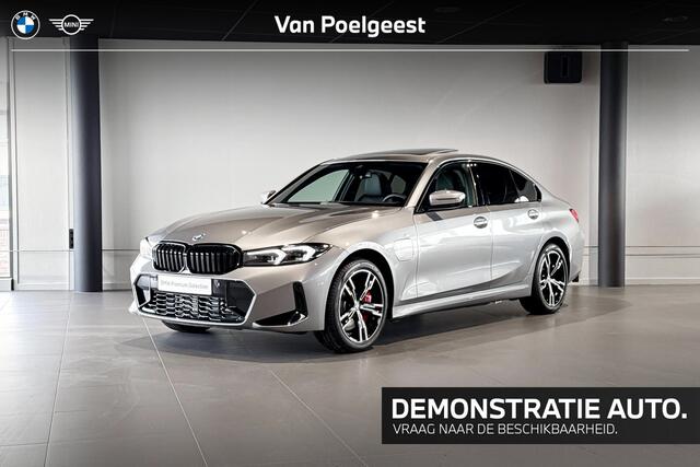 BMW 3-SERIE Sedan 330e | M Sport Pro | Glazen schuif-/kanteldak | Stoelverwarming | Comfort Access |
