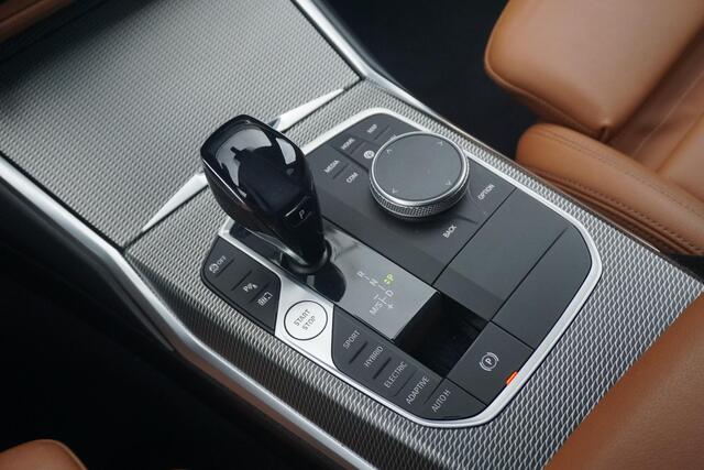 BMW 3-SERIE Touring 330e xDrive M Sport | Trekhaak / Head-up / Memory Stoelen / Laserlight / HIFI / Driving Assistant Professional / Adaptief M onderstel / Comfort Access