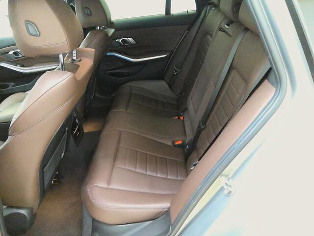 BMW 3-SERIE Touring 320e xDrive Business Edition Plus 1e-Eig. & Dealer-Onderh. BOVAG-Garantie. NL-Auto.