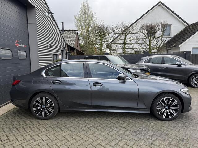 BMW 3-SERIE 330e | 360* Camera | Navigatie | Lederen Bekleding | DAB | Trekhaak |