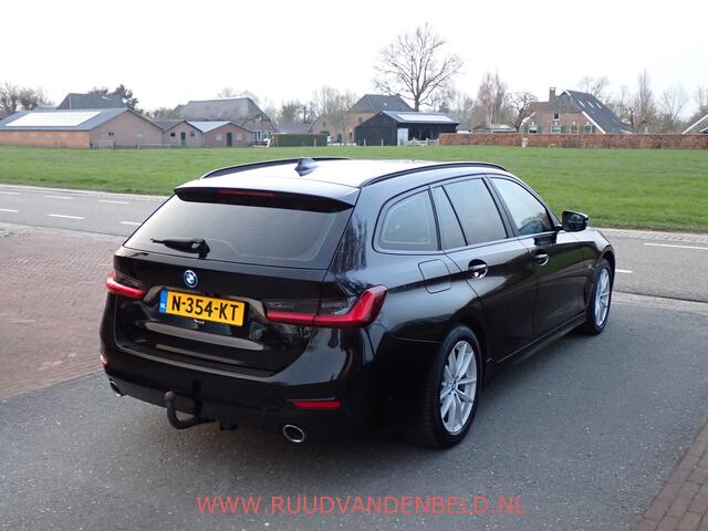BMW 3-SERIE Touring 320e Business Edition Plus ACC / CARPLAY / CAMERA / TREKHAAK / LEER