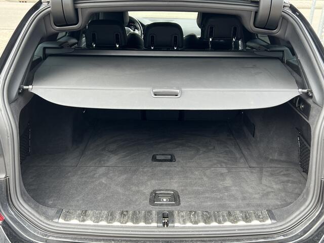 BMW 3-SERIE Touring 318i 2.0 M-Sport Business Edition Navigatie Trekhaak Sporstoelen Camera Carplay Life Cockpit Extra Getint Glas NL Auto