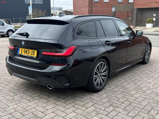 BMW 3-SERIE Touring 318i 2.0 M-Sport Business Edition Navigatie Trekhaak Sporstoelen Camera Carplay Life Cockpit Extra Getint Glas NL Auto