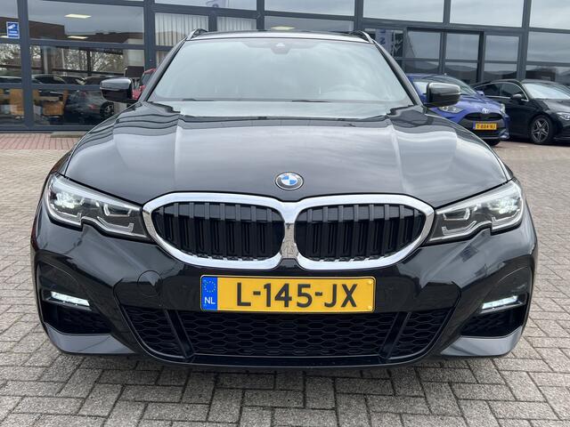 BMW 3-SERIE Touring 318i 2.0 M-Sport Business Edition Navigatie Trekhaak Sporstoelen Camera Carplay Life Cockpit Extra Getint Glas NL Auto