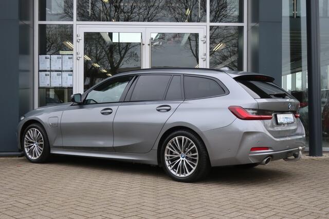 BMW 3-SERIE 320E FACELIFT, Trekhaak, Panorama/ Schuifdak, Head Up Display, etc.