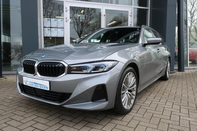 BMW 3-SERIE 320E FACELIFT, Trekhaak, Panorama/ Schuifdak, Head Up Display, etc.