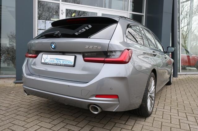 BMW 3-SERIE 320E FACELIFT, Trekhaak, Panorama/ Schuifdak, Head Up Display, etc.