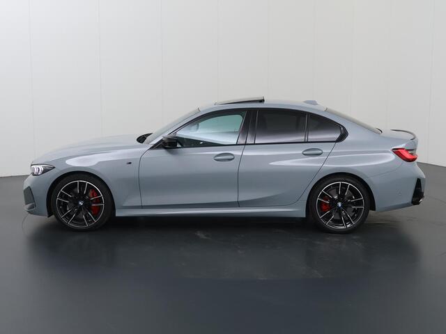 BMW 3-SERIE M340d xDrive | M-Pakket Pro | NL Auto | Schuif/Kanteldak | M-Sport Sportstoelen | Lederen Interieur | Curved Display | 360 Camera | Adaptieve Cruise Control | Ele. verstelbare stoelen + Geheugen | Harman/Kardon |