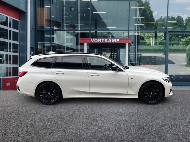 BMW 3-SERIE 318I SPORTLINE M-PAKKET LEDER/CAMERA/STOELVERW/E-KLEP/CRUISE/LED