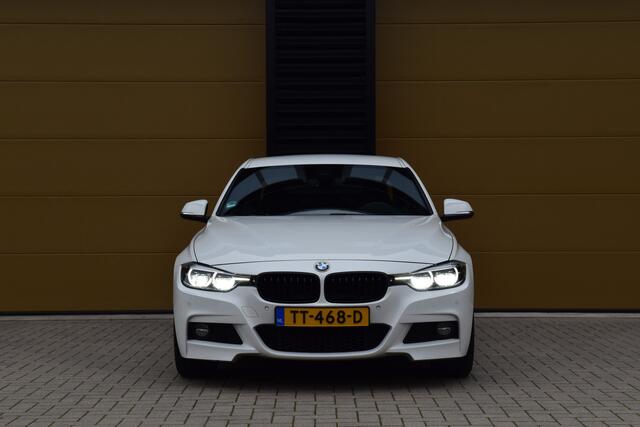 BMW 3-SERIE 320i Executive * M-Sportpakket * M-Sportremsysteem * Trekhaak * Stuurwiel verwarmd *
