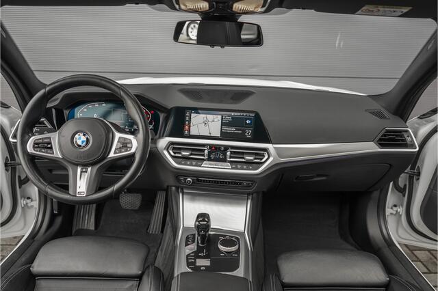 BMW 3-SERIE Touring 330i High Executive Pano HUD ACC Trekhaak Stoel & Stuurverw