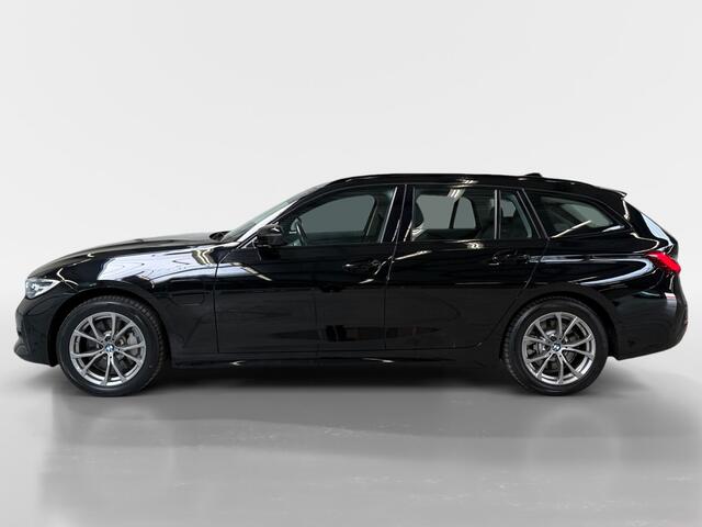 BMW 3-SERIE 330e Sport Line I Carplay I Half-Leder I Stoel/Stuurverwarming