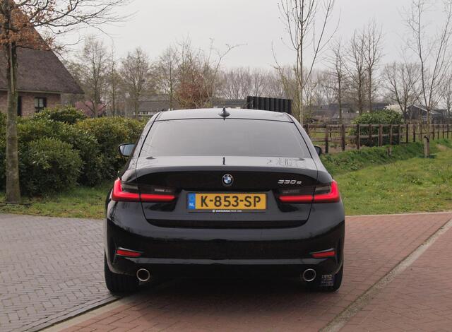 BMW 3-SERIE 330e | Panoramadak | Harman Kardon | Apple Carplay | Leer | 19 Inch |