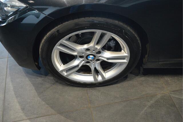 BMW 3-SERIE Touring 318i M Sport navi clima cruise led leer 18 inch 136 pk !!