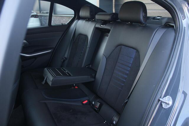 BMW 3-SERIE 330e xDrive M Sport | Panoramadak | Adaptief M onderstel | Adaptieve Cruise Control | Stoel en Stuurverwarming