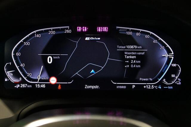BMW 3-SERIE Touring 330e xDrive M Sport / M340i Diffuser / Black Diamond M grille / M340i M Sport bumper pakket / BMW Laser Light / Panoramadak / Premium kleur Dravitgrau / Elektr. verstelbare voorstoelen links met memory / Apple Carplay - Android Auto / Stoelverwar