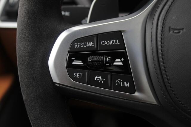 BMW 3-SERIE Touring 330e M sport | Pano | Lazer | ACC | BLIS | Trekhaak | Stuur en stoelverwarming