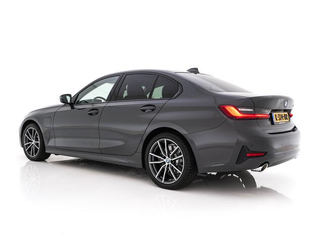 BMW 3-SERIE 330e eDrive Edition (INCL.BTW) Aut. *LEATHER | FULL-LED | DIGI-COCKPIT | HEATED-SPORTSEATS | PRIVACY-GLASS | AMBIENT-LIGHT | DAB | NAVI-FULLMAP | ECC | PDC | CRUISE | 18''ALU*