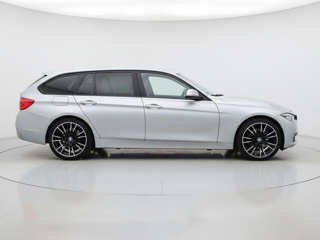 BMW 3-SERIE Touring 320i Luxury Edition | Clima | Cruise | Leder | Multimedia/Navi | Stoelverwarming | PDC |