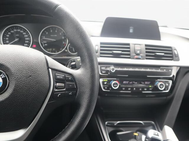 BMW 3-SERIE Touring 320i Luxury Edition | Clima | Cruise | Leder | Multimedia/Navi | Stoelverwarming | PDC |