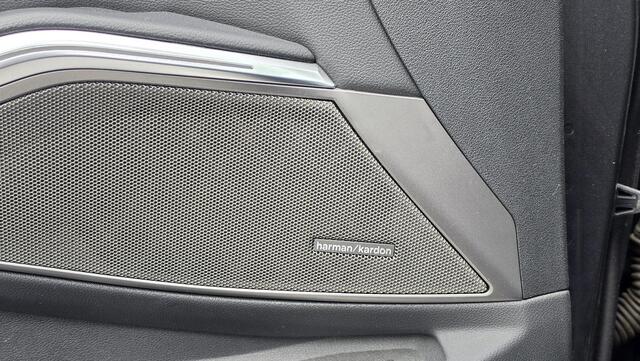 BMW 3-SERIE Touring 330i High Executive | Automaat | Pano | Leder | Stoelverwarming | PDC | Camera | Trekhaak |