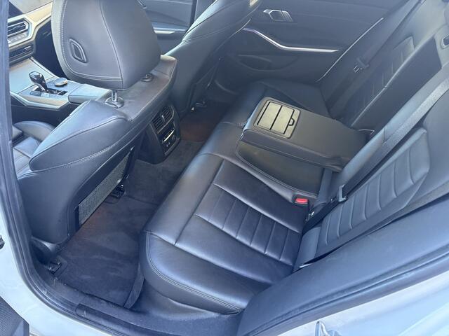 BMW 3-SERIE Touring 330i xDrive High Executive / AUTOMAAT / M-PAKKET / LEER / NAVI / CRUISE / 119dkm!