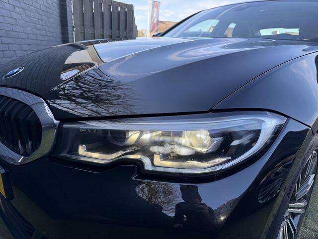 BMW 3-SERIE 320i High Executive | Panoramadak | Camera | Lederen Bekleding | Stoelverwarming | Sportstoelen |