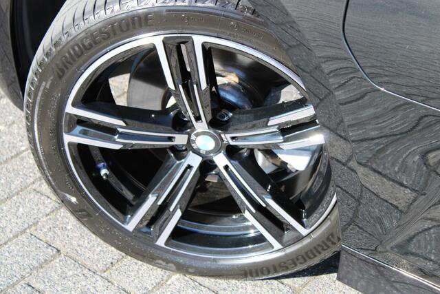 BMW 3-SERIE Touring 330e M Sport Automaat / Trekhaak / Sportstoelen / Comfort Access / Stoelverwarming / Cruise Control