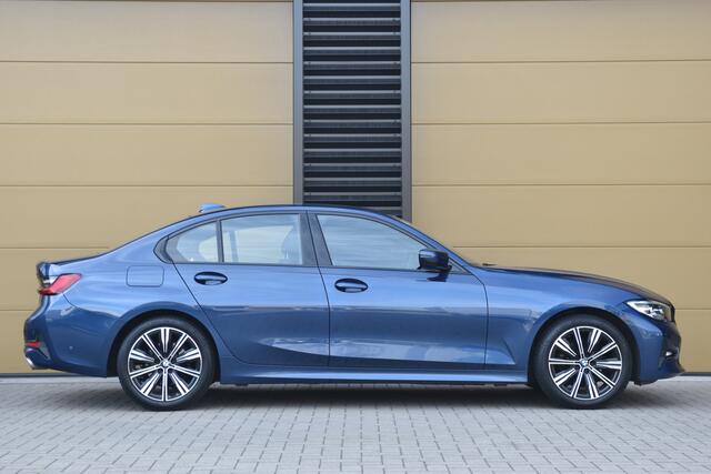 BMW 3-SERIE 318i Executive Edition * Sportstoelen * Hifi * Trekhaak * BMW Live Cockpit *