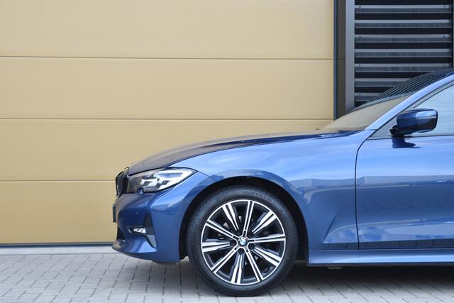 BMW 3-SERIE 318i Executive Edition * Sportstoelen * Hifi * Trekhaak * BMW Live Cockpit *