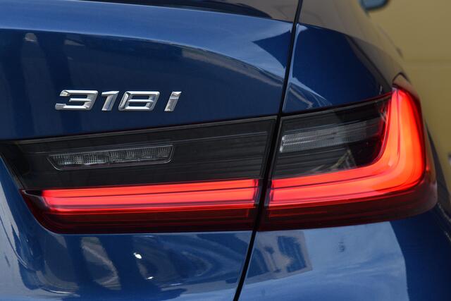 BMW 3-SERIE 318i Executive Edition * Sportstoelen * Hifi * Trekhaak * BMW Live Cockpit *