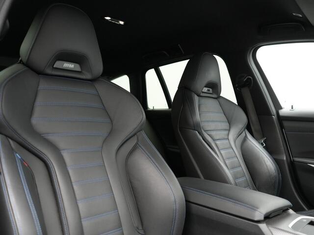 BMW 3-SERIE Touring 330e M Sport PHEV 293pk Dealer O.H. NIEUW MODEL | Adaptive Cruise | Head Up | Camera | Lederen Competition Stoelen Memory & Verwarmd | Sfeerverlichting | Stuur Verwarmd | Keyless | Blis | Apple Carplay | Plug In Hybrid |
