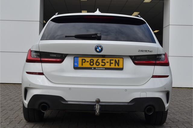 BMW 3-SERIE Touring 320e M Pakket | SOH 92%| Panoramadak | Leer | Adaptieve Cruise | 360 Camera | Nl Auto!