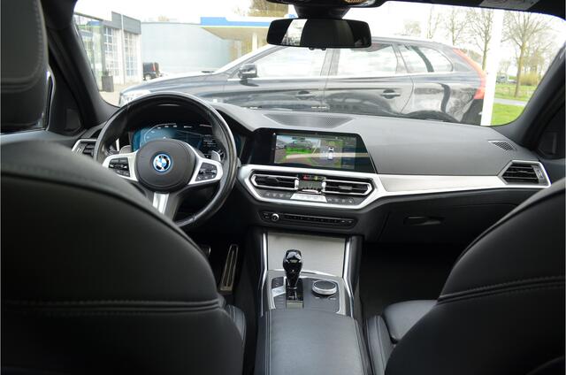 BMW 3-SERIE Touring 320e M Pakket | SOH 92%| Panoramadak | Leer | Adaptieve Cruise | 360 Camera | Nl Auto!