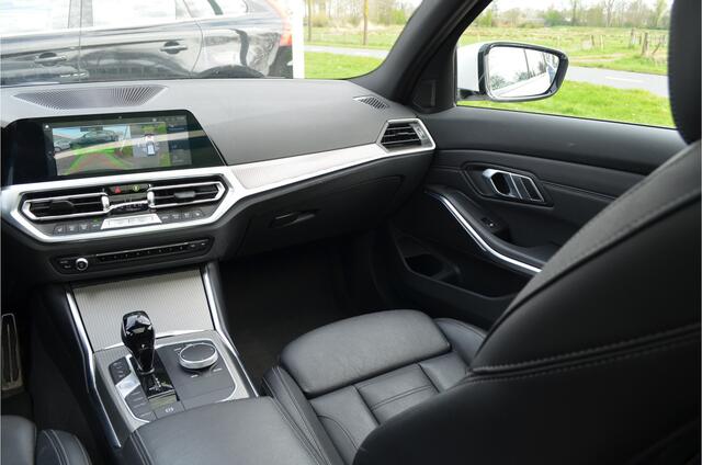 BMW 3-SERIE Touring 320e M Pakket | SOH 92%| Panoramadak | Leer | Adaptieve Cruise | 360 Camera | Nl Auto!