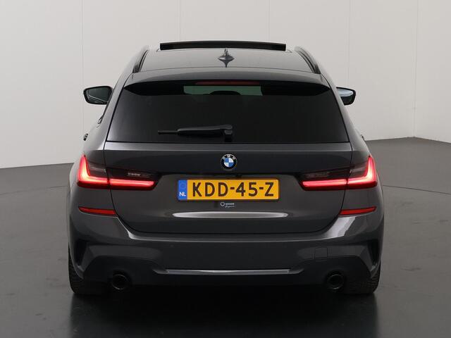 BMW 3-SERIE Touring 330e | M-Pakket | Shadow Line | LED | Panoramadak | Sportstoelen | Stoelverwarming V+ A | 360 Camera | DAB | Adaptieve Cruise Control | Sfeerverlichting | Harman/Kardon | Ele. kofferdeksel |