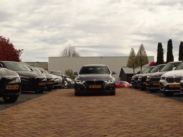 BMW 3-SERIE Touring 318i Executive M-Sport | All-Black | Or.NL- NAP