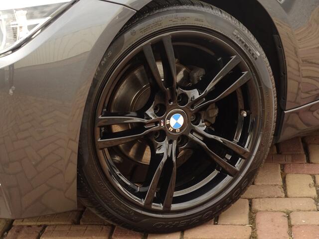 BMW 3-SERIE Touring 318i Executive M-Sport | All-Black | Or.NL- NAP