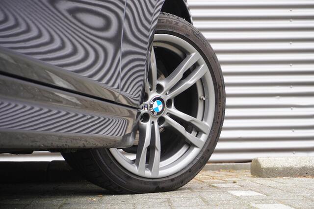 BMW 3-SERIE Touring 320i Executive | Glazen panoramadak | BMW Head-Up Display | Harman Kardon Surround Sound Systeem | Extra getint glas achter