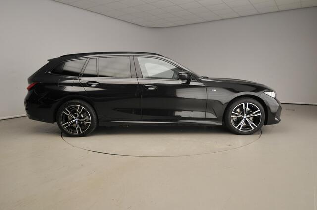 BMW 3-SERIE Touring 330e | M-Sportpakket | LED | Navigatie | Trekhaak | Sportstoelen | Keyles go | Stoelverwarming | DAB | Alu 18 inch