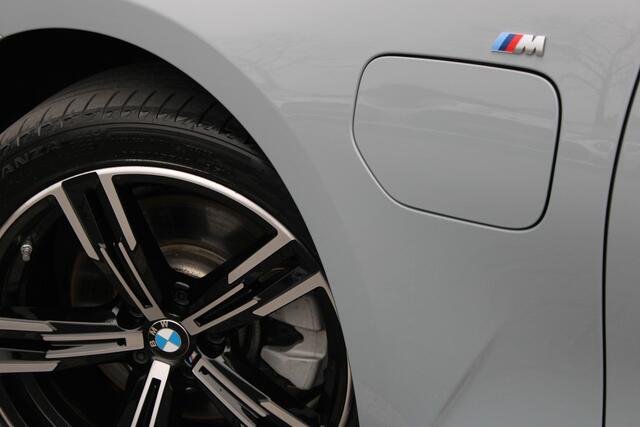 BMW 3-SERIE 330e M Sport Automaat / Trekhaak / Sportstoelen / Comfort Access / Achteruitrijcamera / Cruise Control / Ambiance verlichting